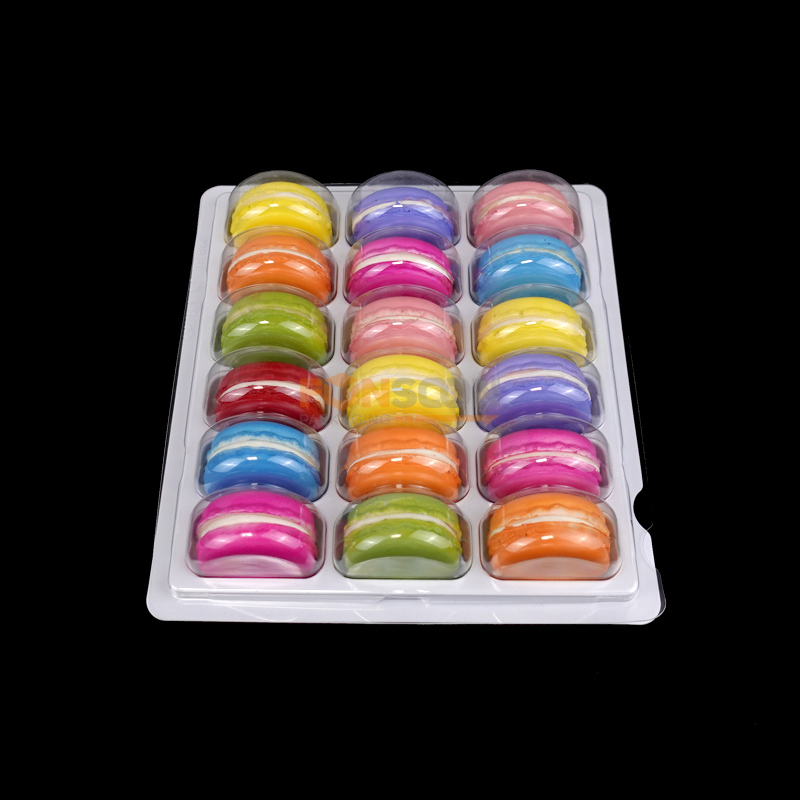 18 macarons white blister tray with clear lid