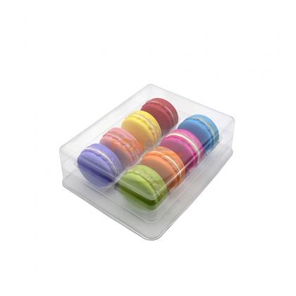 8 macarons plastic container