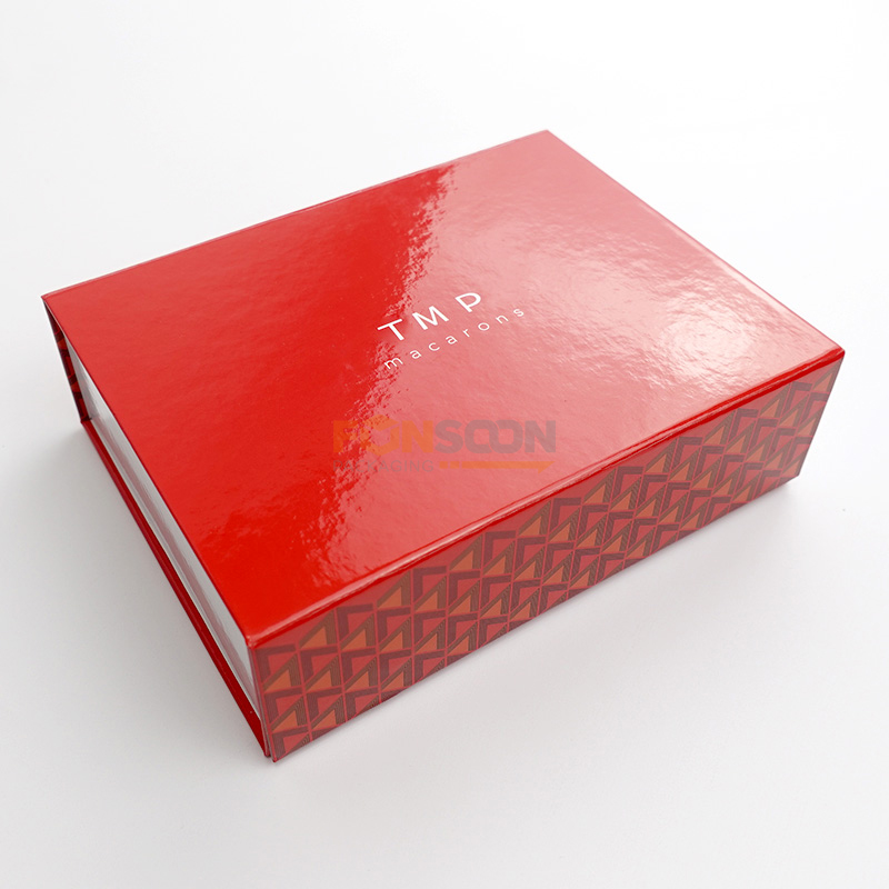 12 macarons Cardboard magnet gift box