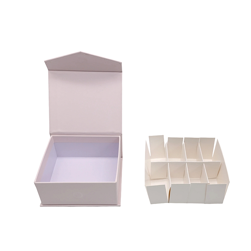 8 macarons cardboard gift box with magnet lid