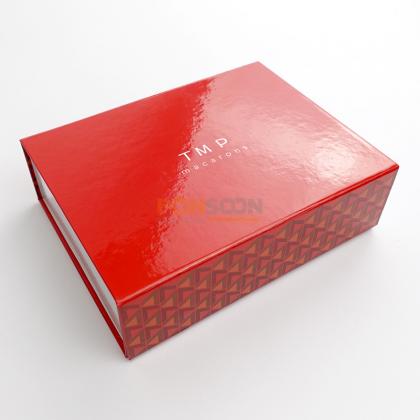 12 macarons Cardboard magnet gift box